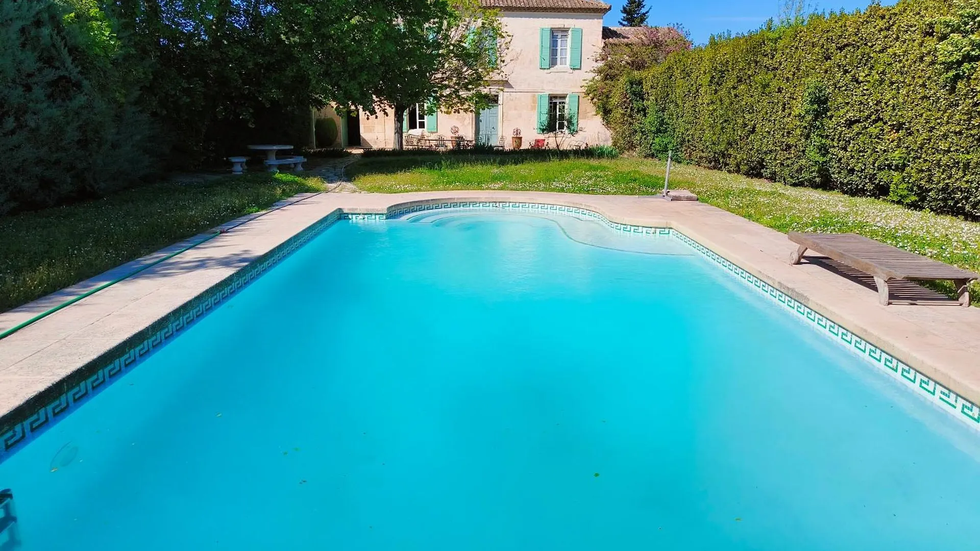 La Folie Mas Provencal Climatise Avec Piscine Acomodação com café da manhã Arles