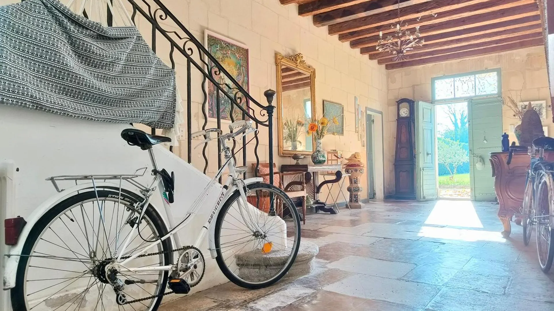 Alojamento de Acomodação e Pequeno-almoço La Folie Mas Provencal Climatise Avec Piscine Acomodação com café da manhã Arles