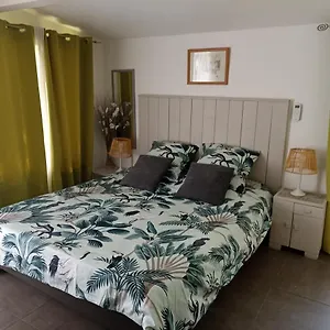 Bed & Breakfast D'hote - Mas Le Barret, Arles