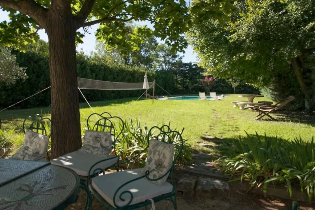 La Folie Mas Provencal Climatise Avec Piscine Bed & Breakfast Arles