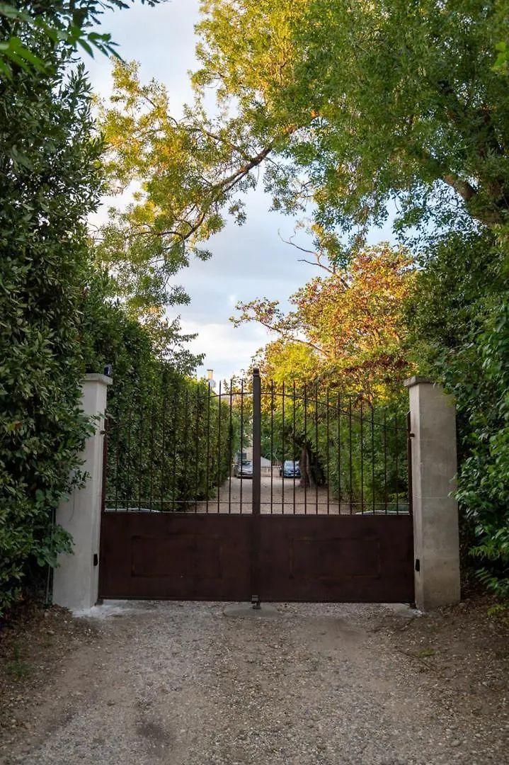 La Folie Mas Provencal Climatise Avec Piscine Bed & Breakfast Arles