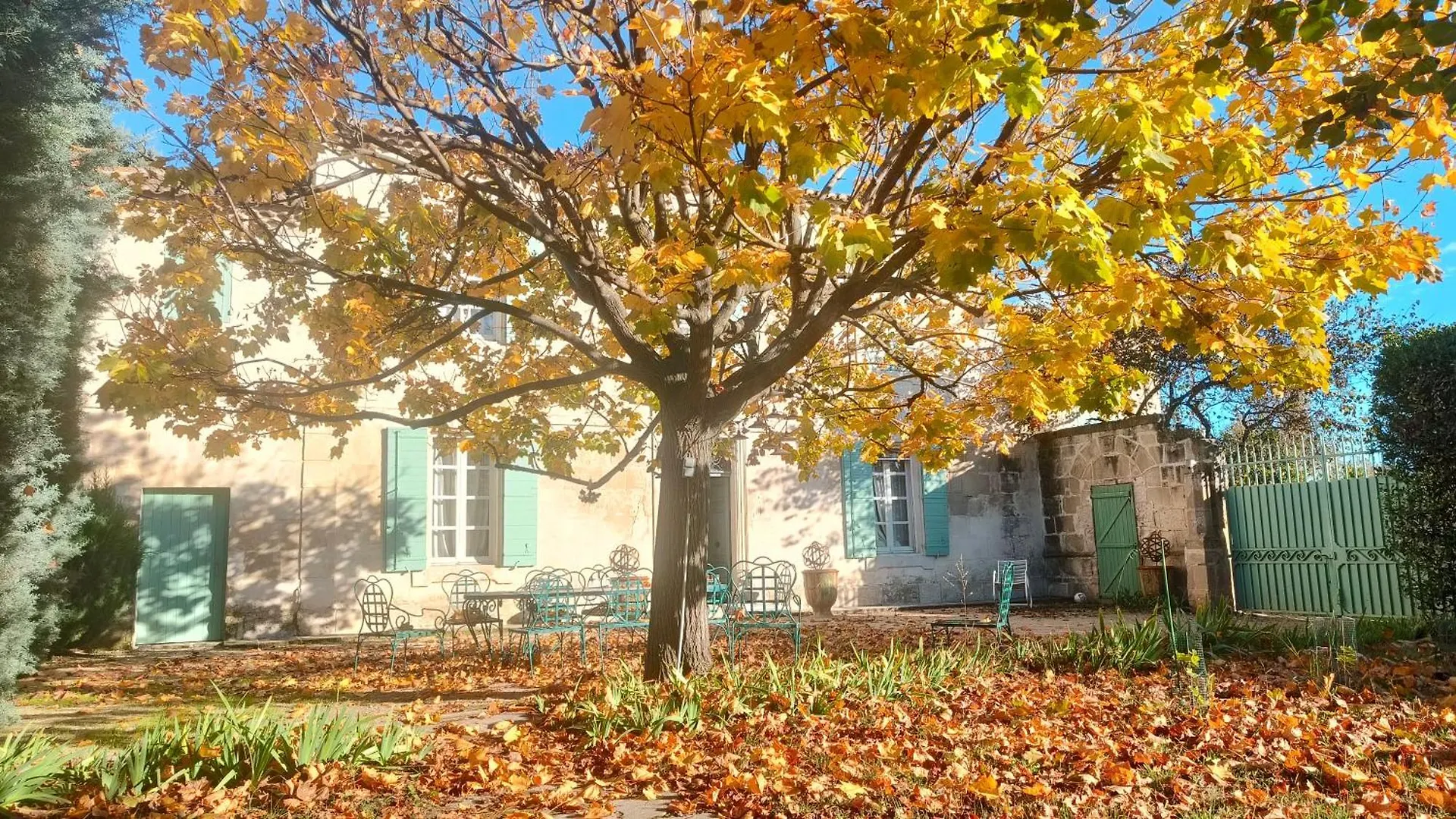 La Folie Mas Provencal Climatise Avec Piscine Bed & Breakfast Arles